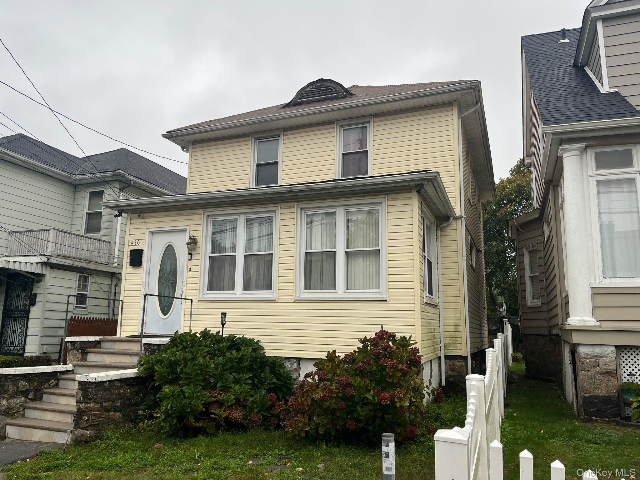 Contract Vendee, Cash only, As-Is.  3 bedroom, 2.5 bath colonial w/ fu...