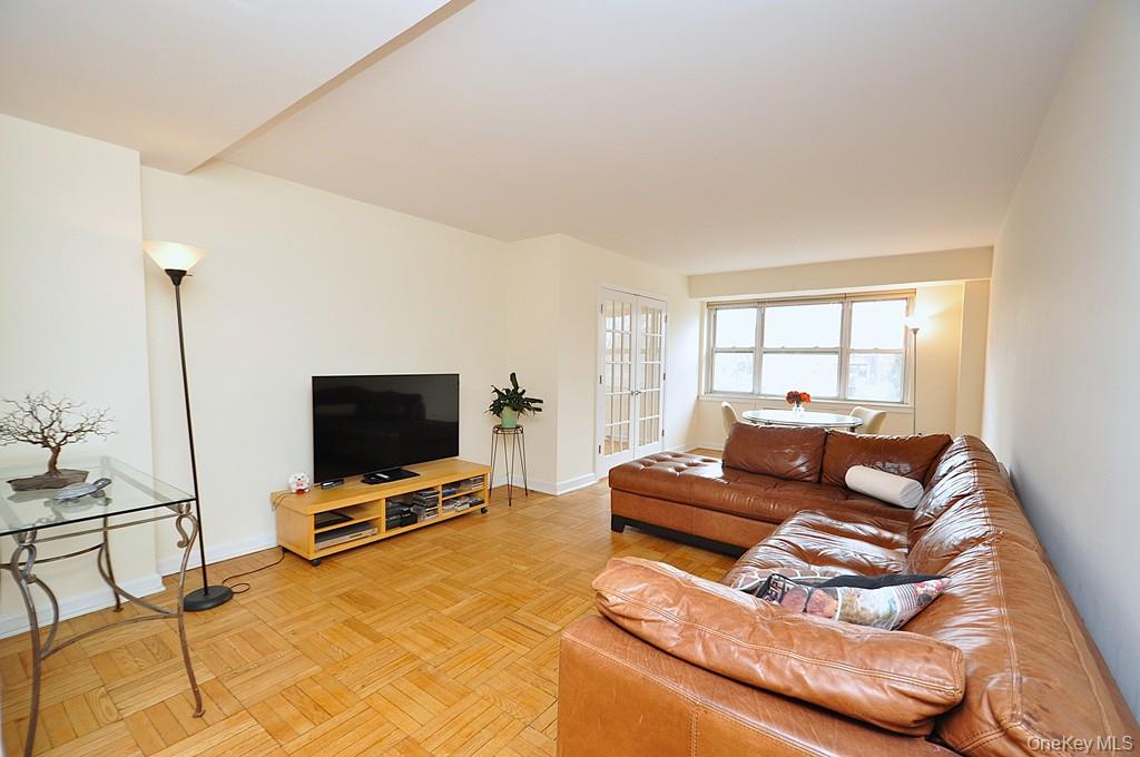 If We Could Call This a 2-Bedroom, We Would! This sunny Junior 4 with...