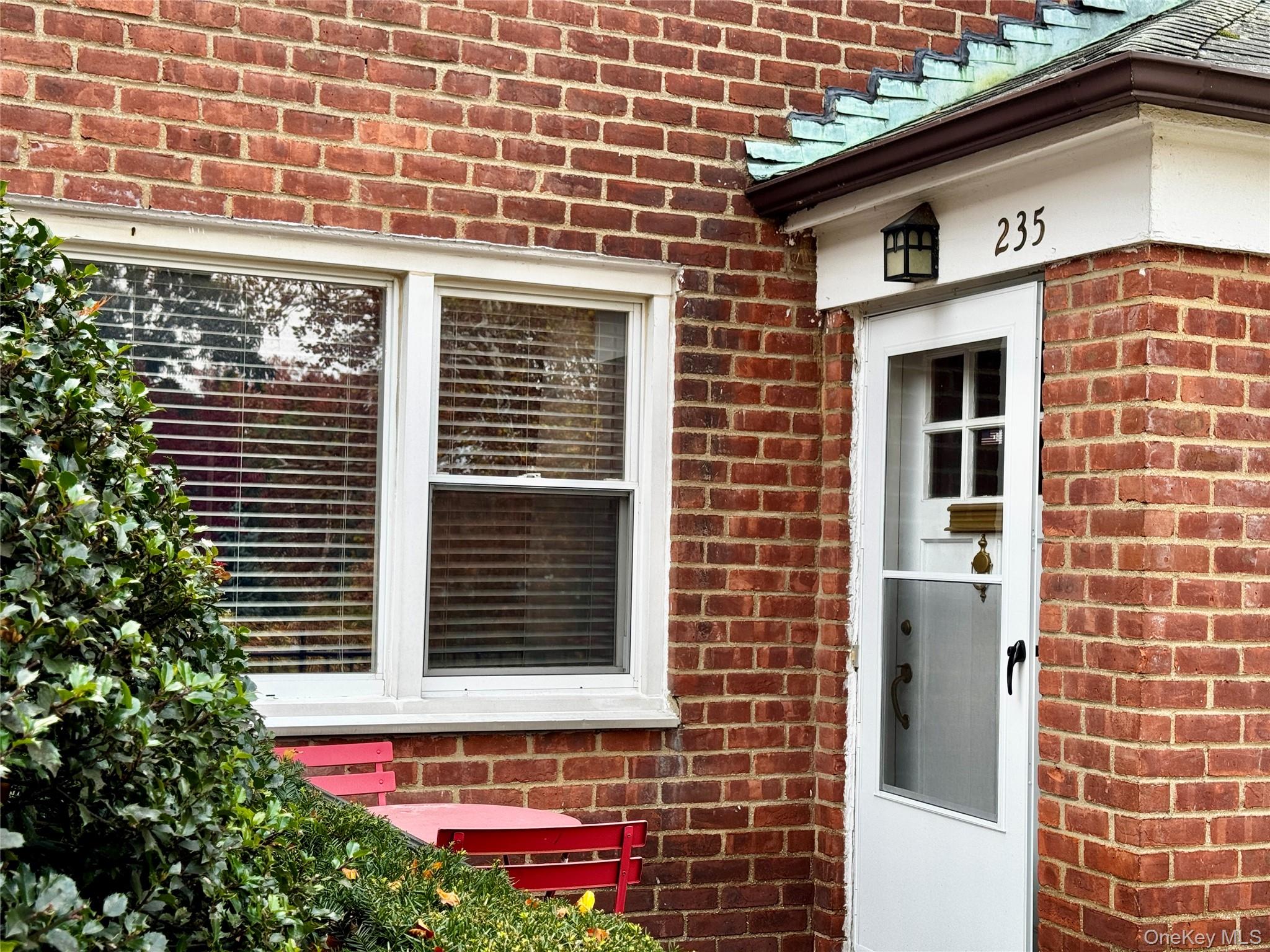 Half Moon is a charming co-op community in Irvington set along the Hud...