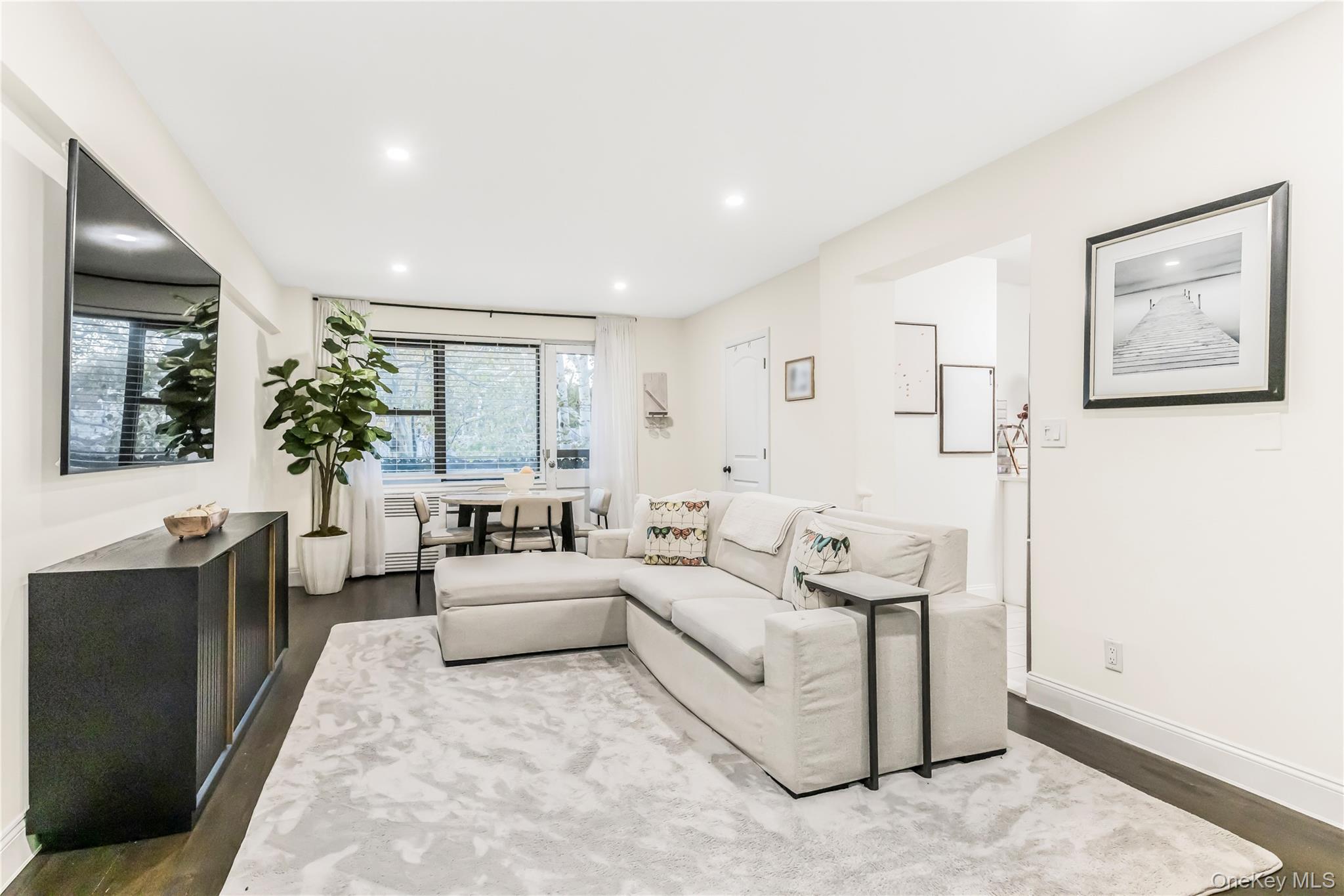 Beautifully updated Junior 4 with assigned parking! Welcome home to a...