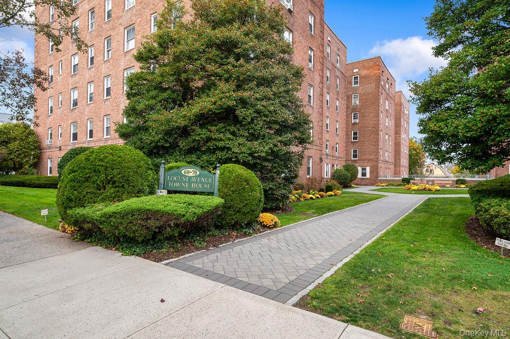 Fully Renovated 1-Bedroom Co-op in the Heart of New Rochelle!
Welcome...