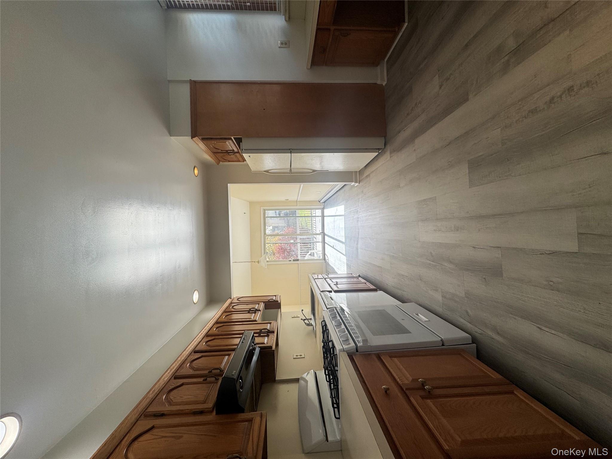 Discover your new home in the vibrant community of New Rochelle! This...