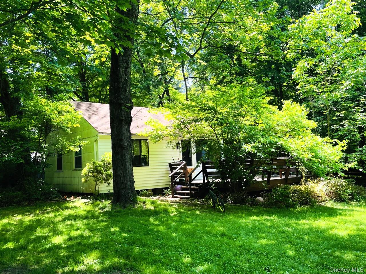 Living in a Nature Paradise!
This three-bedroom, one-bathroom cottage...