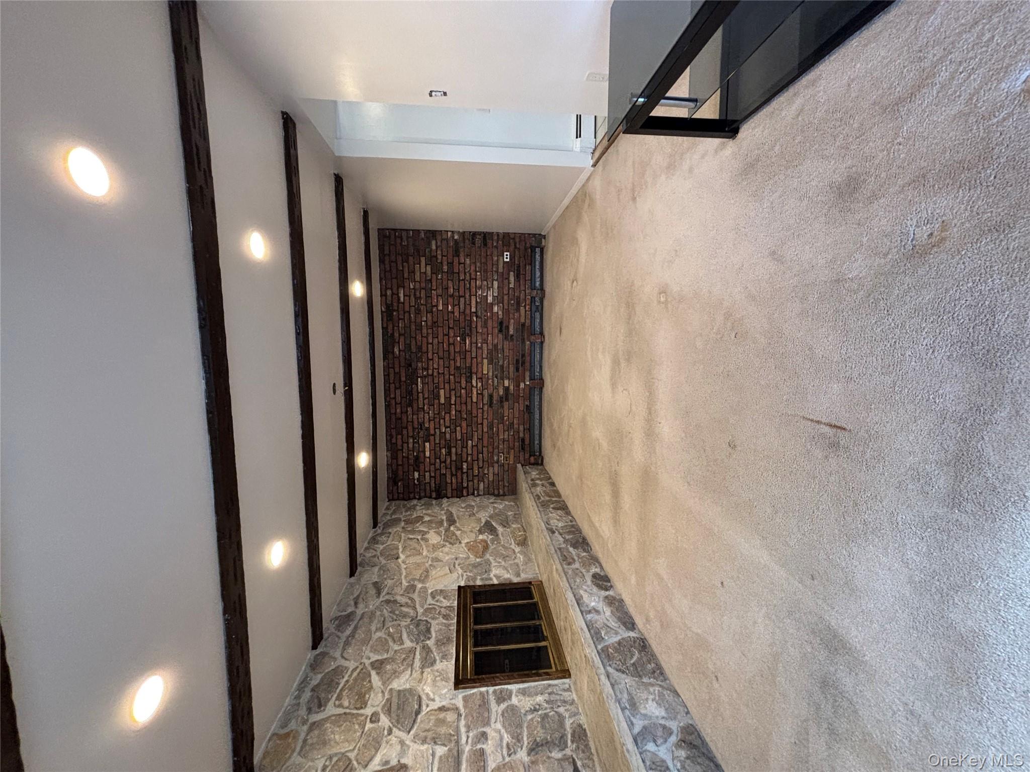 Beautiful one-bedroom apartment with bonus room for rent in Yorktown!...