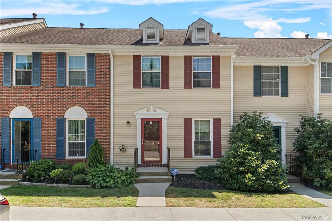 Stylish Tri-Level Townhouse in Highly Desirable Society Hill II!  Step...