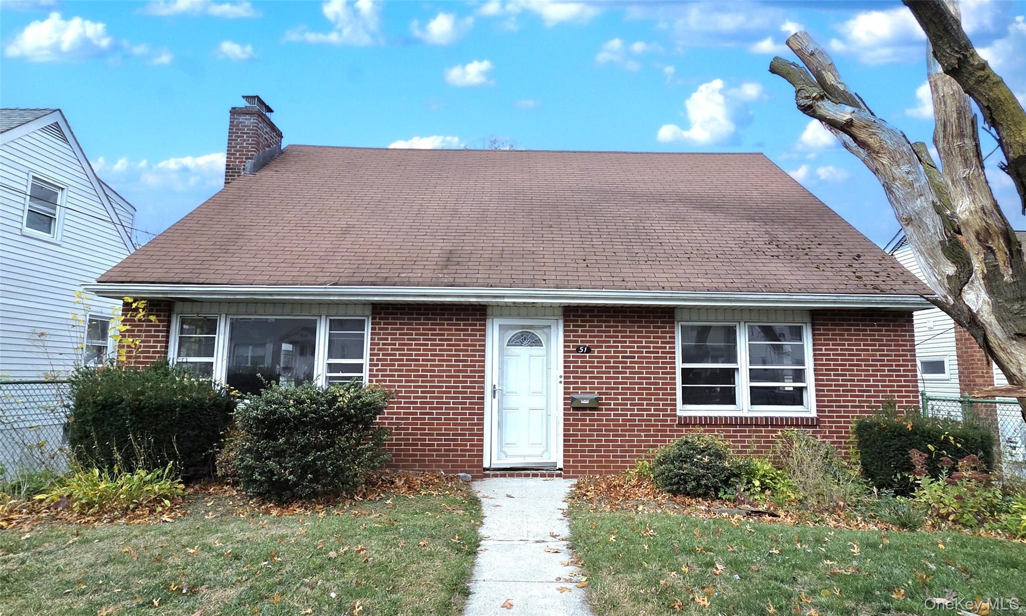 Prime Yonkers location! This Cape Cod-style two-family home with 2 two...