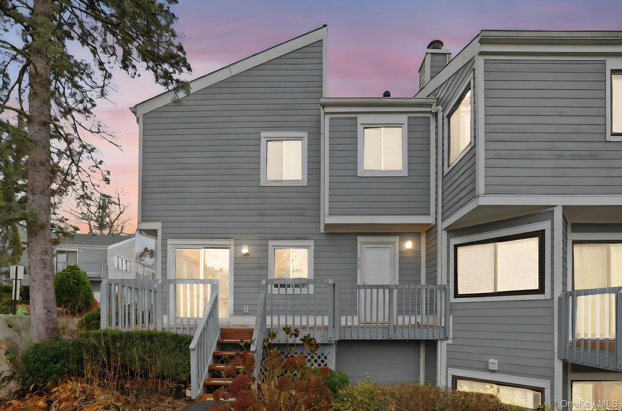 Discover the perfect balance of comfort, style, and everyday convenien...