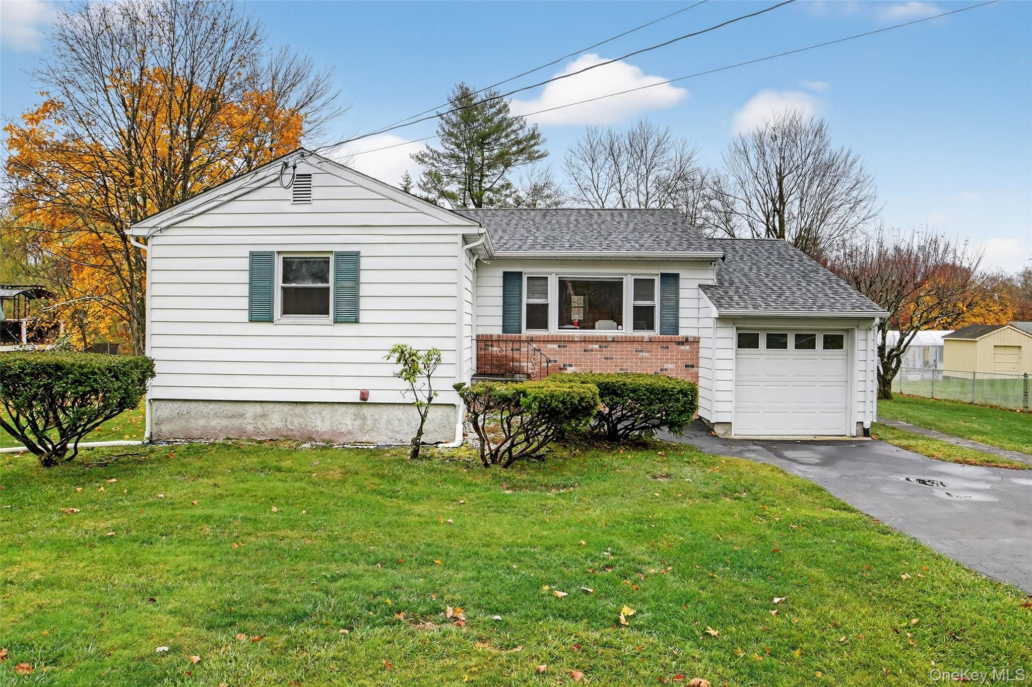 Beautifully maintained rental in the heart of Yorktown Heights! This b...