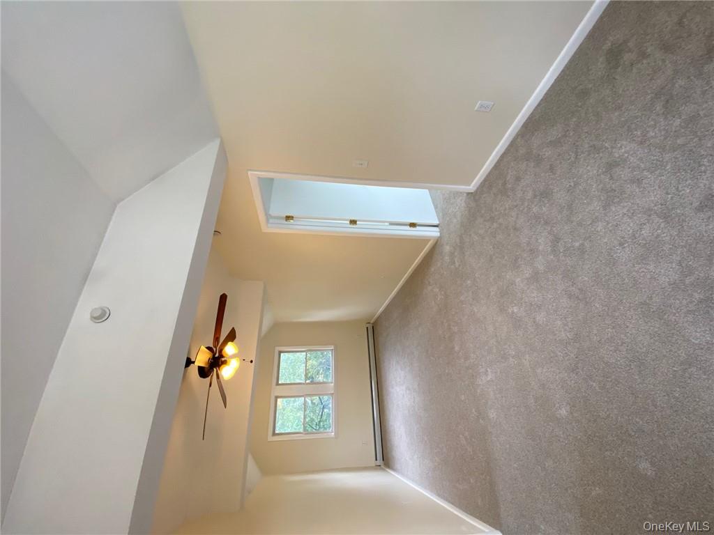 Discover this delightful top-floor apartment in the Harmon section of...