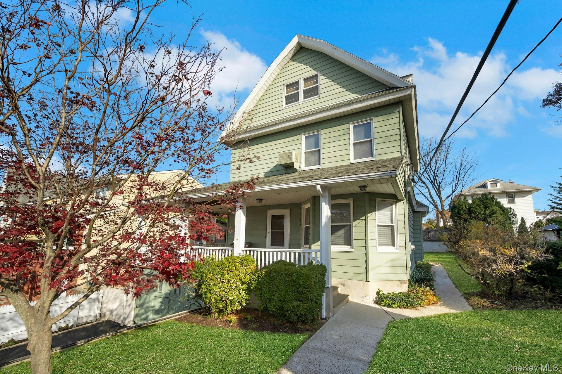 Nestled on a beautiful, tree-lined street in the desirable Bryn Mawr n...