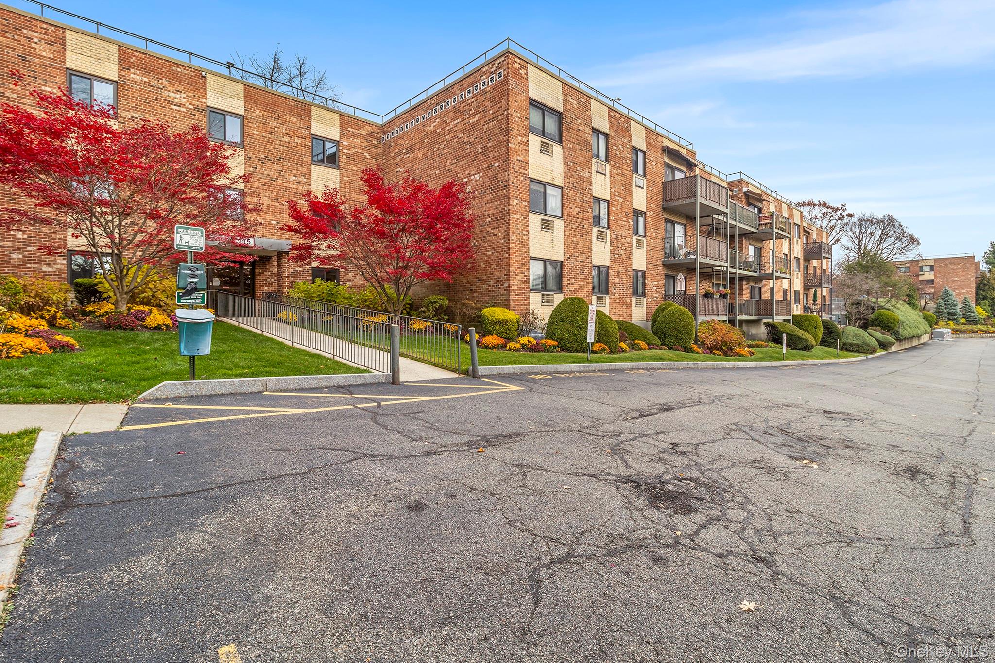 Well-Situated 3-Bedroom, 2-Bath Condominium in Northwest Yonkers.

Thi...