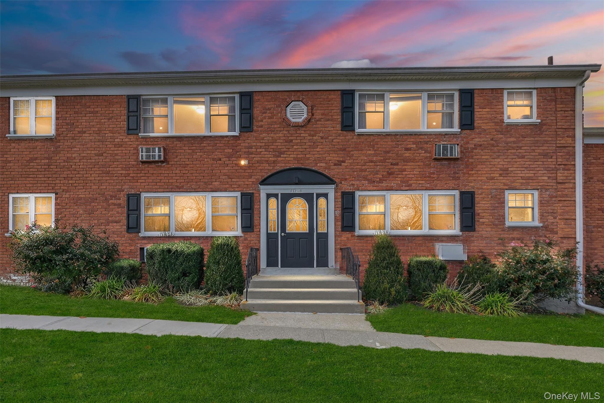 Completely renovated first-floor 1-bedroom co-op at The Commons in Pee...