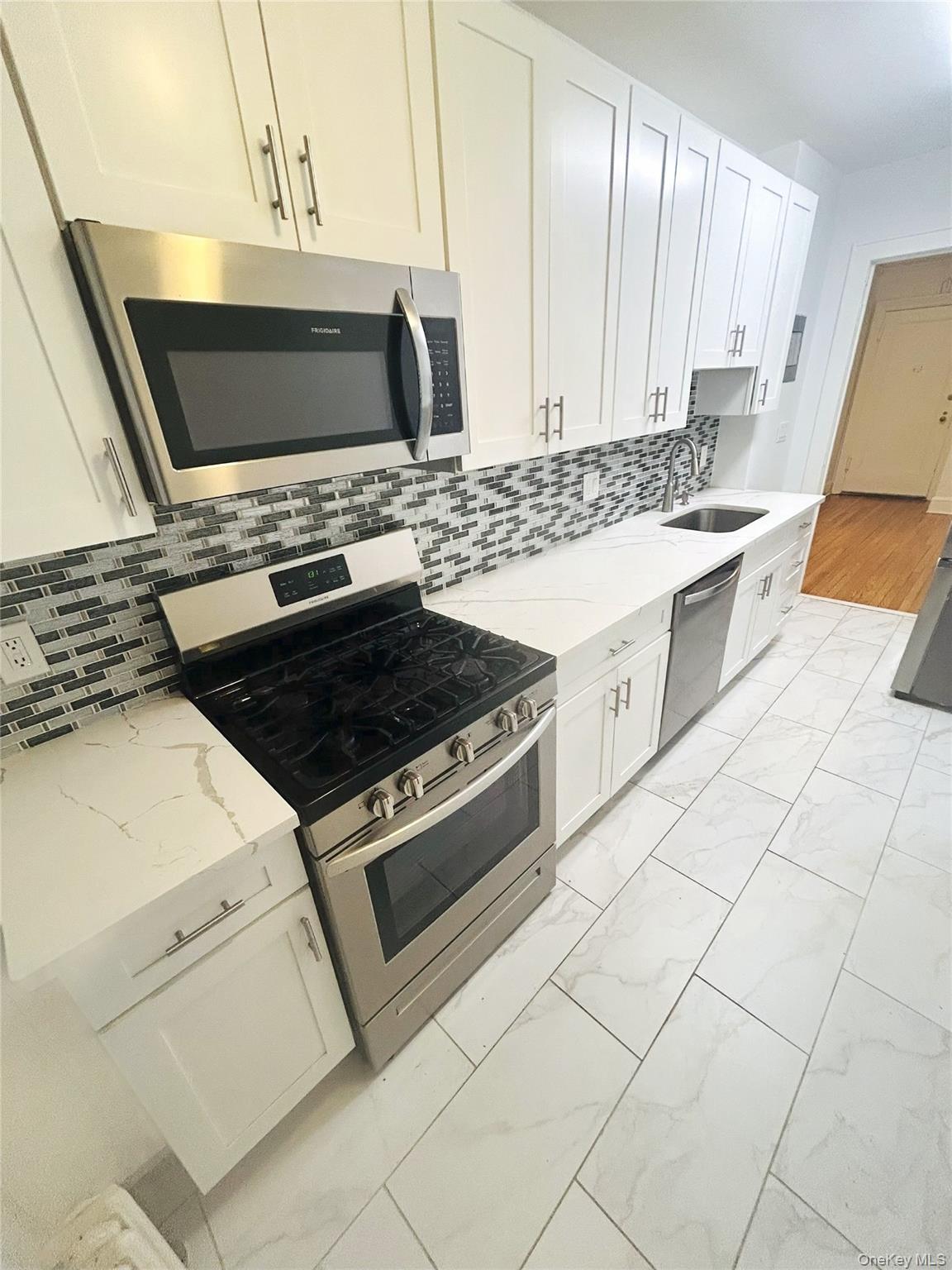 Upscale renovate, sun-filled 1 bedroom rental in the heart of Larchmon...