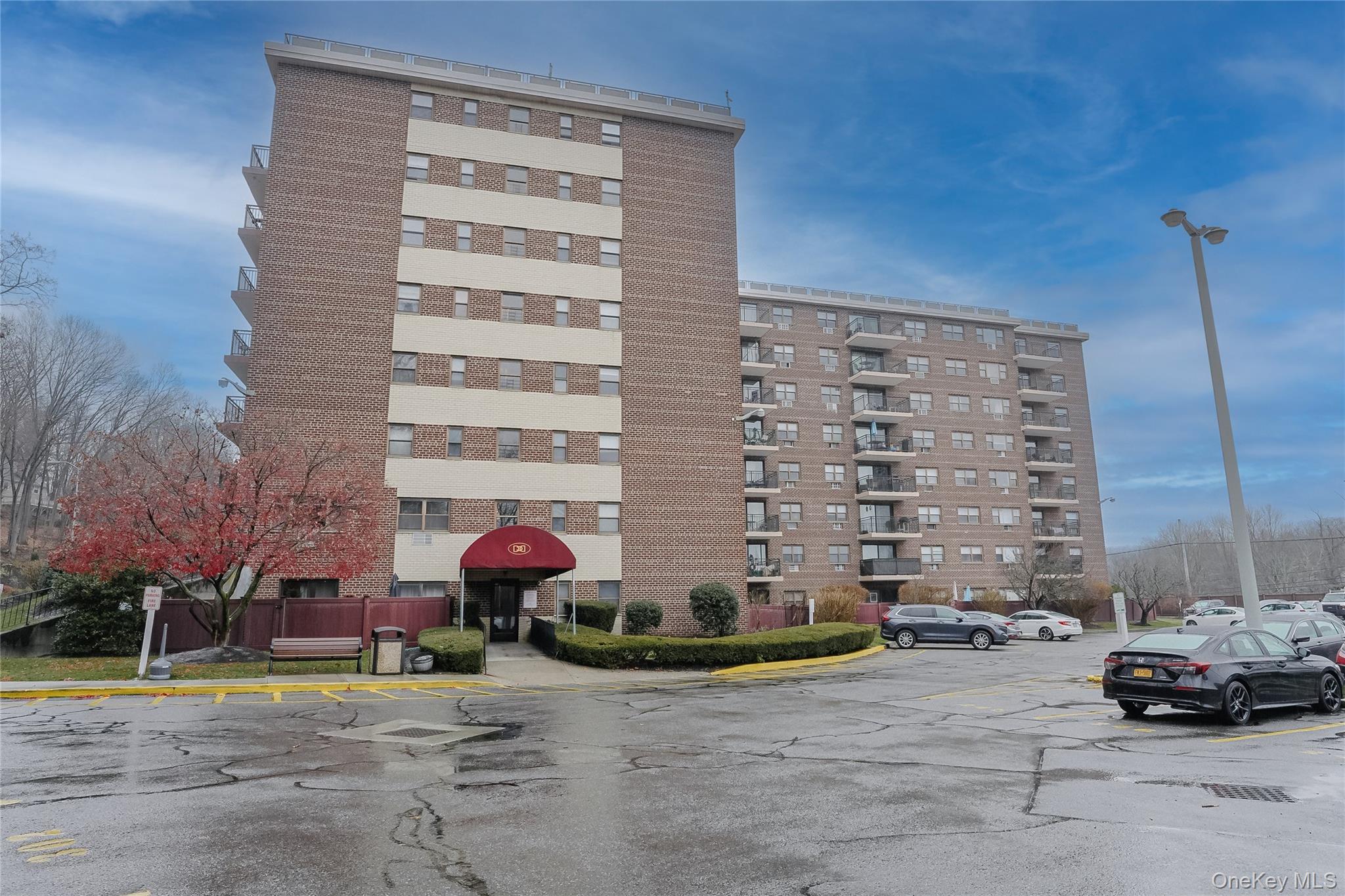 Discover one of the premier co-op complexes in the heart of downtown M...