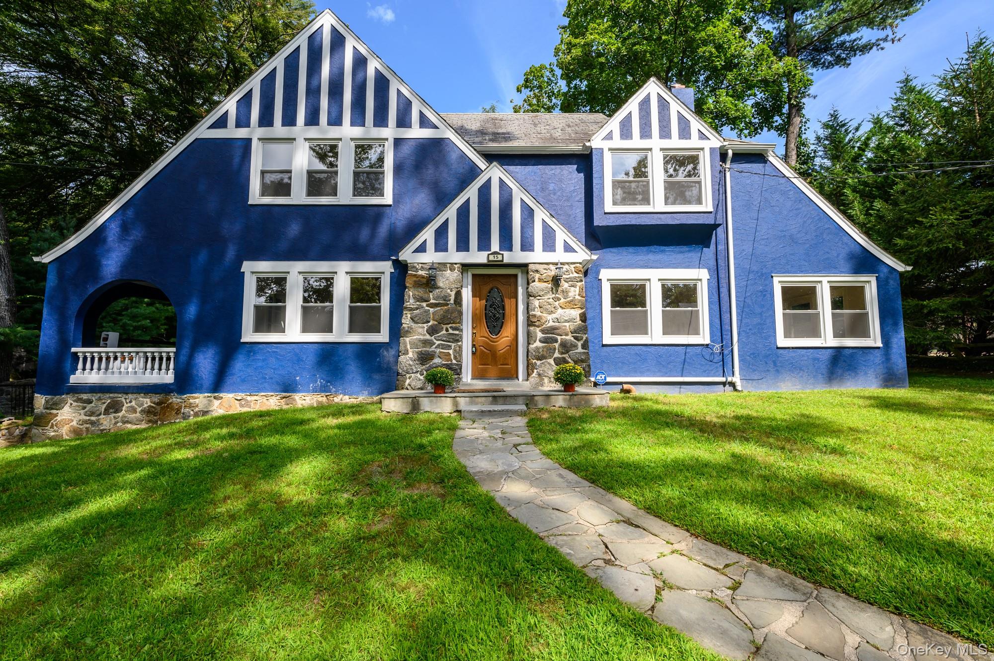 Welcome to 15 Ranger Place in Wykagyul Park!
This attractive sun-fille...