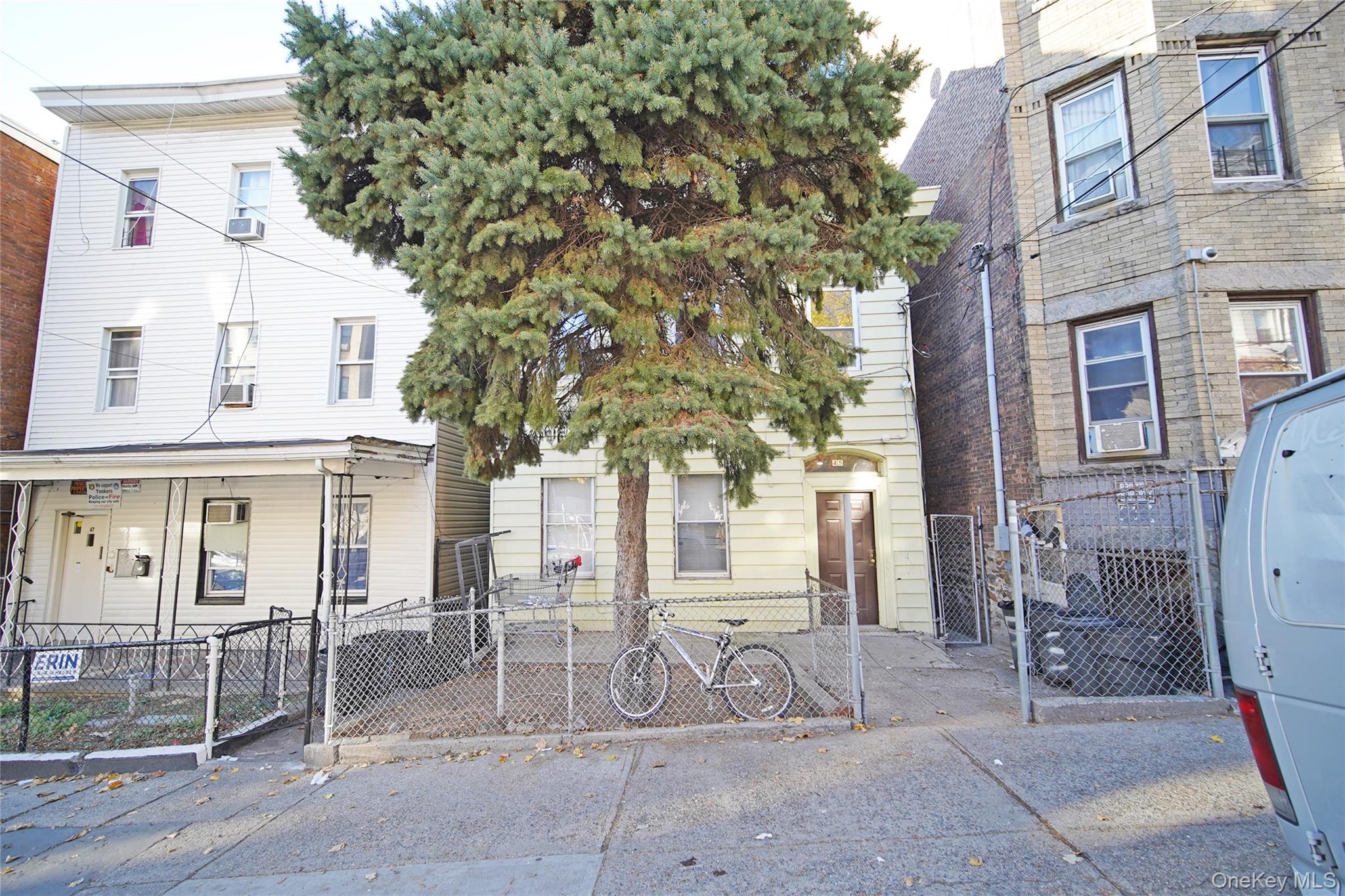 **Exceptional Three-Family Investment Opportunity in Yonkers**

Welcom...