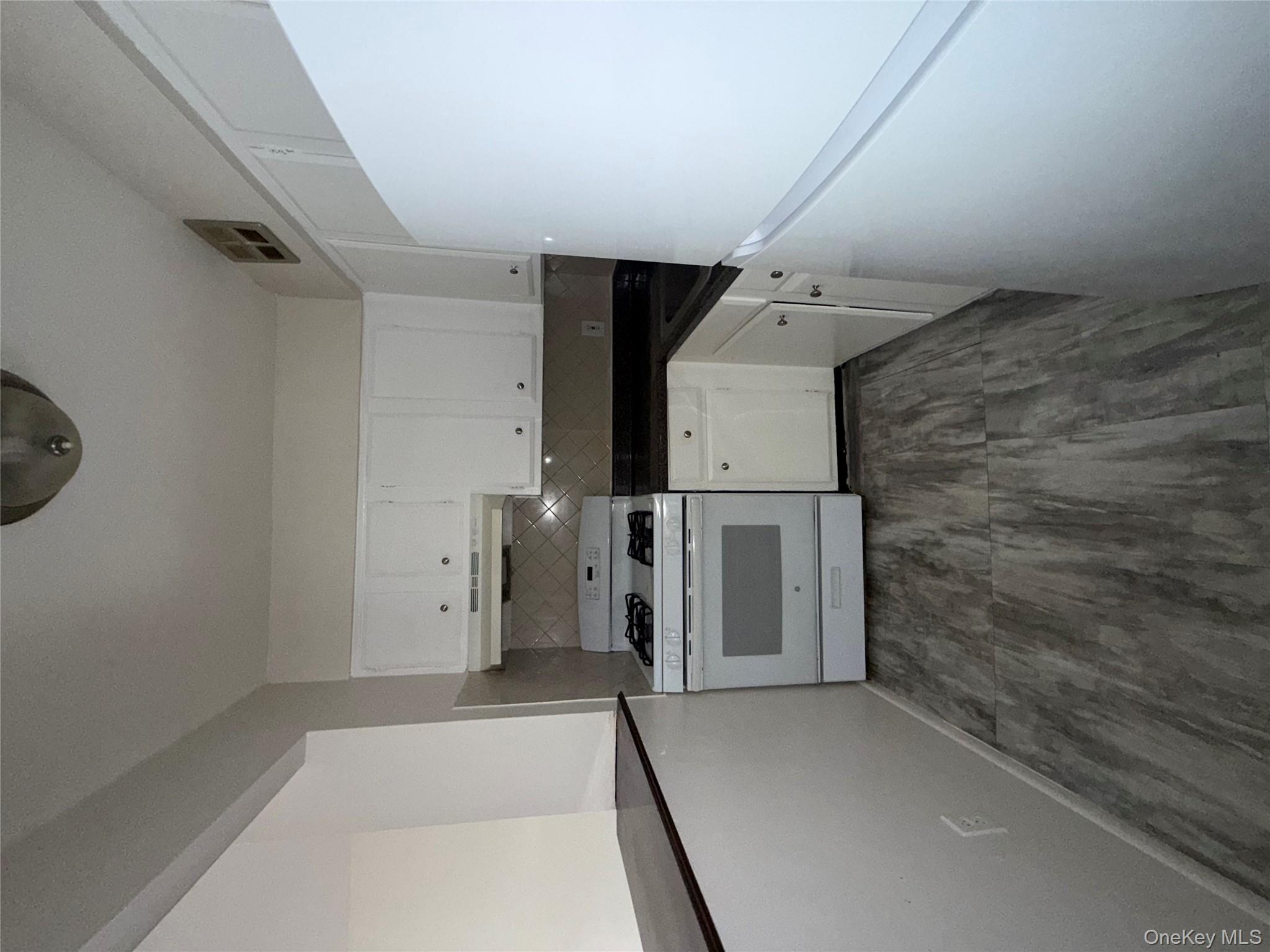 Spacious two-bedroom apartment for rent in the heart of Yonkers. This...