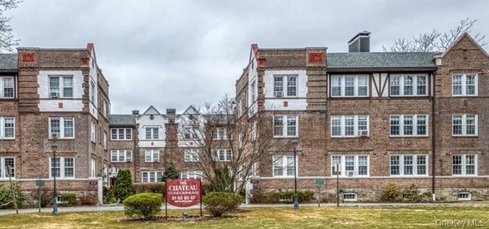 Very spacious first floor One Bedroom rental in The Chateau located ac...