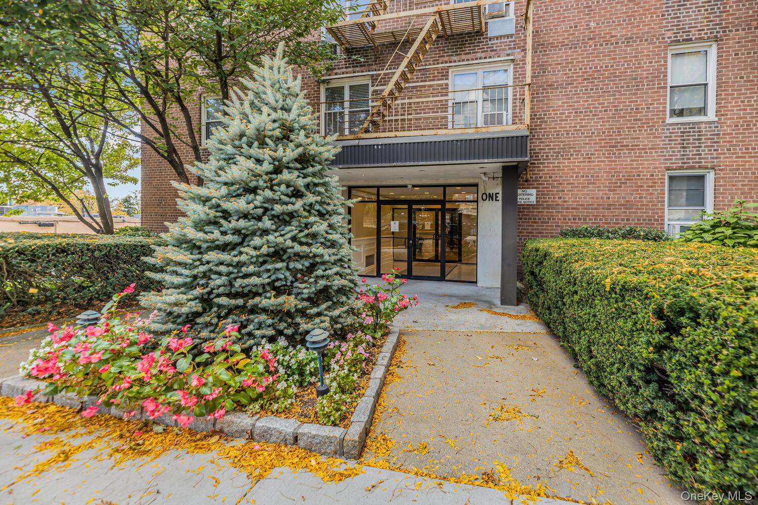 Rare Opportunity to Own a Totally Renovated One Bedroom in Mint Condit...