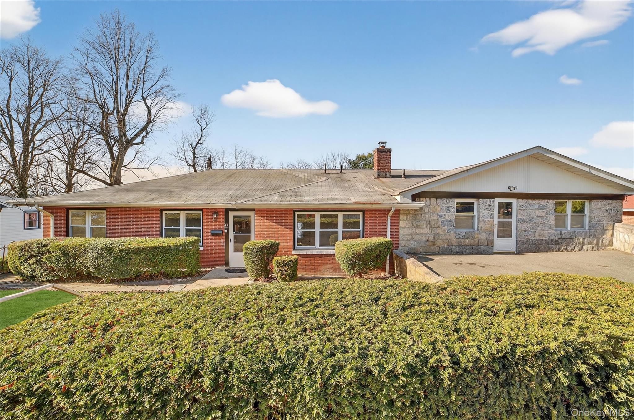 Great opportunity in the sought-after Woodstock Park neighborhood. Thi...