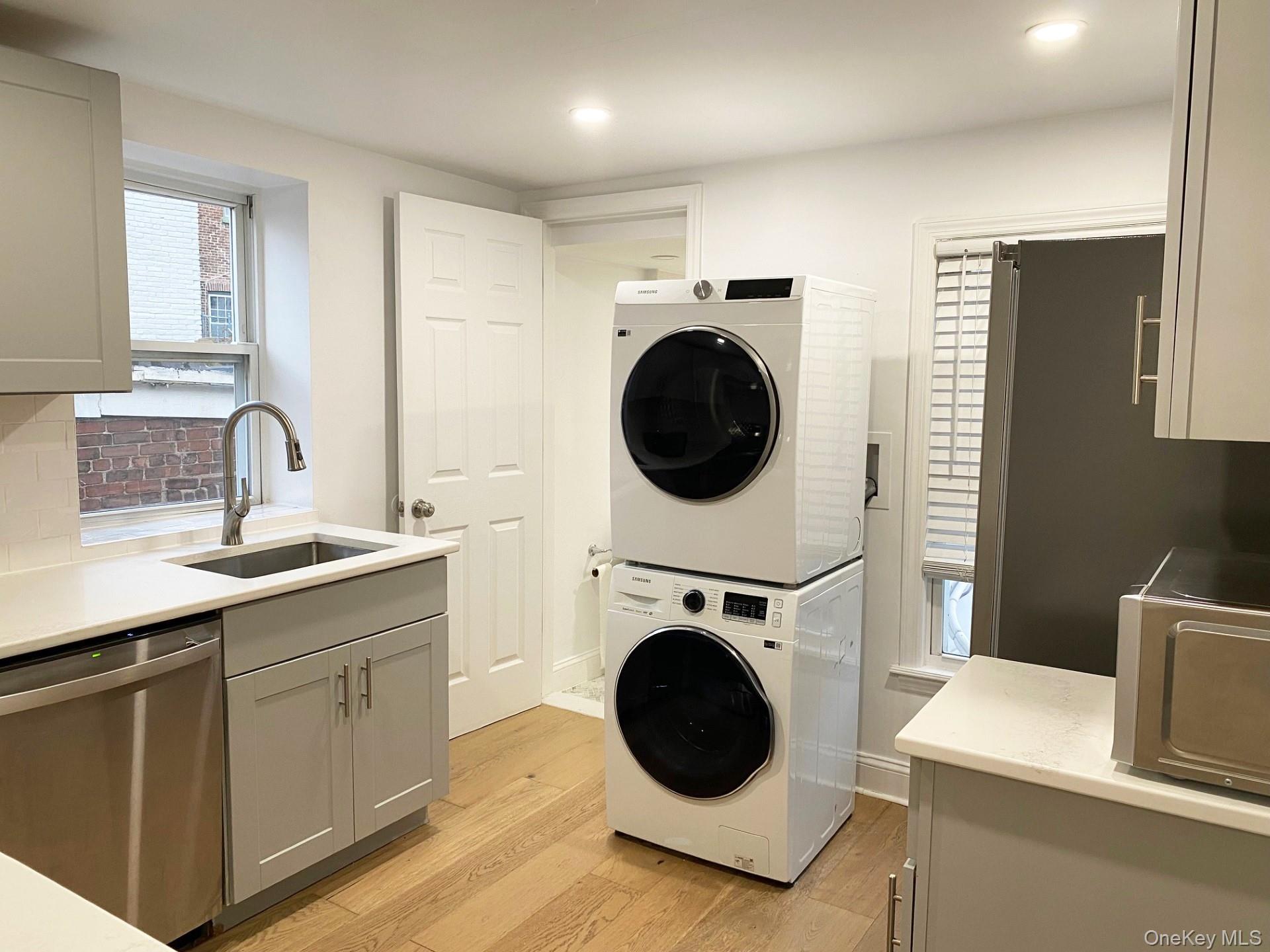 Bright, cozy 3 br in Hastings. Includes hw floors, recessed lighting,...