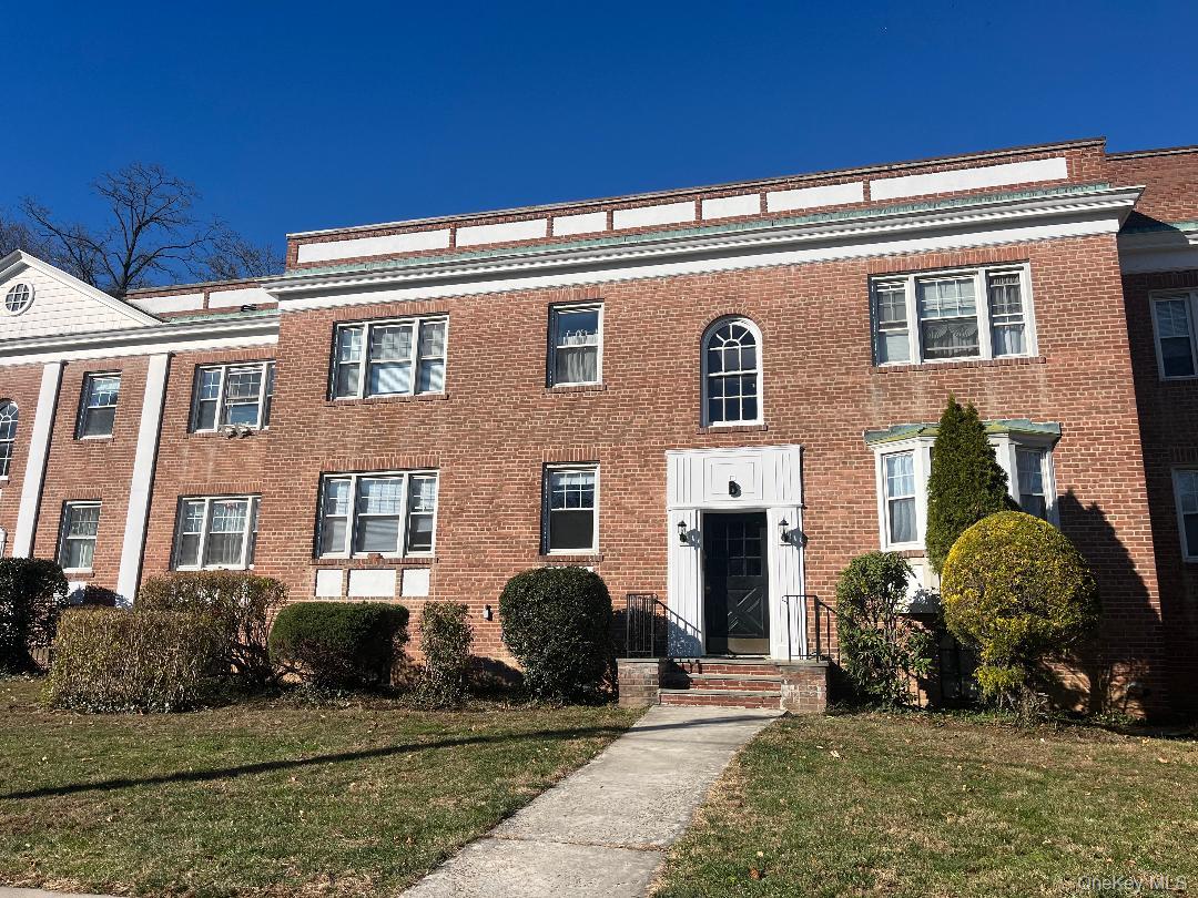 Lovely,  one bedroom in the very desirable Garden Style Complex. Invit...