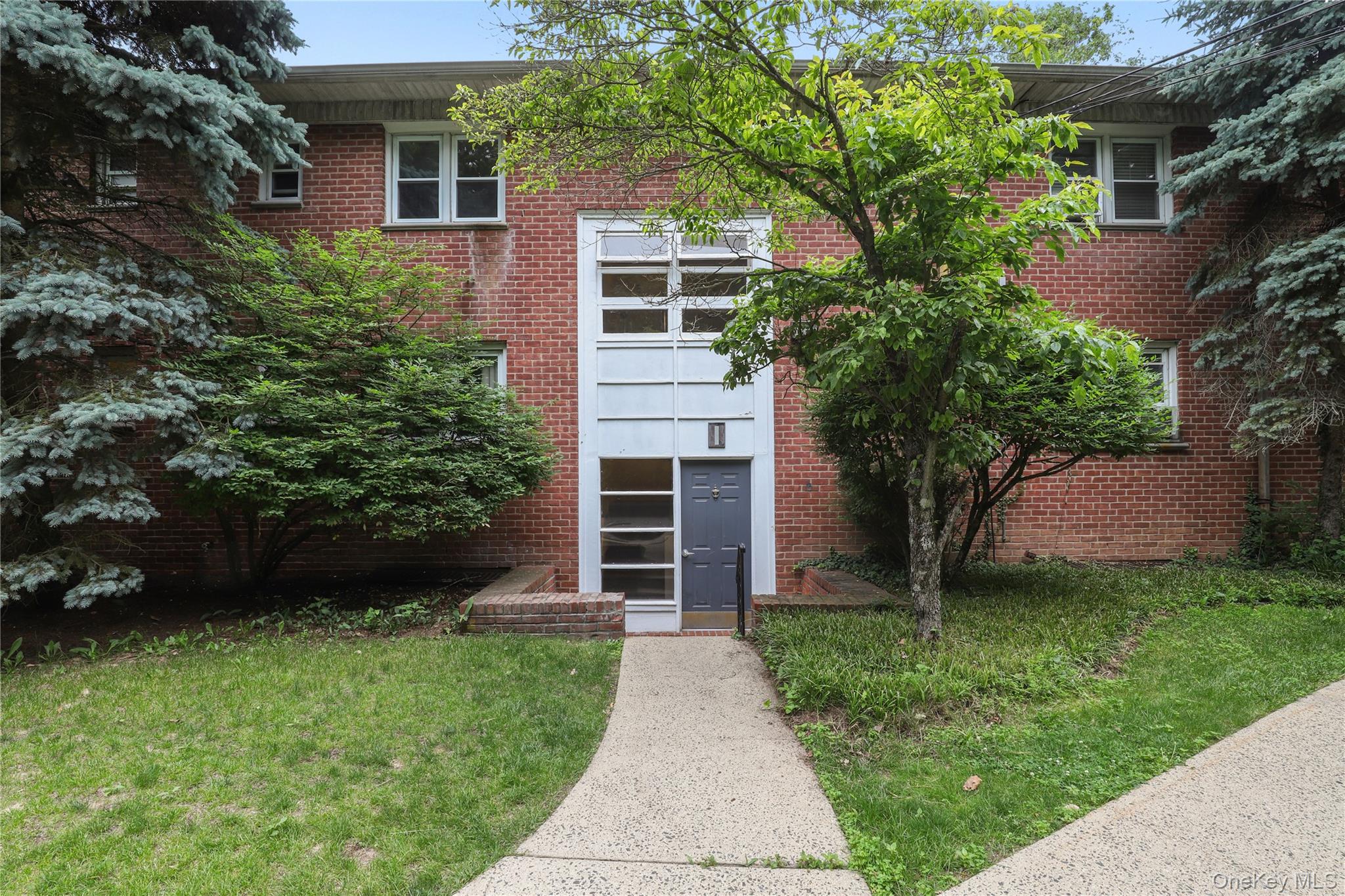 Fully renovated from top to bottom, this stylish studio in the heart o...