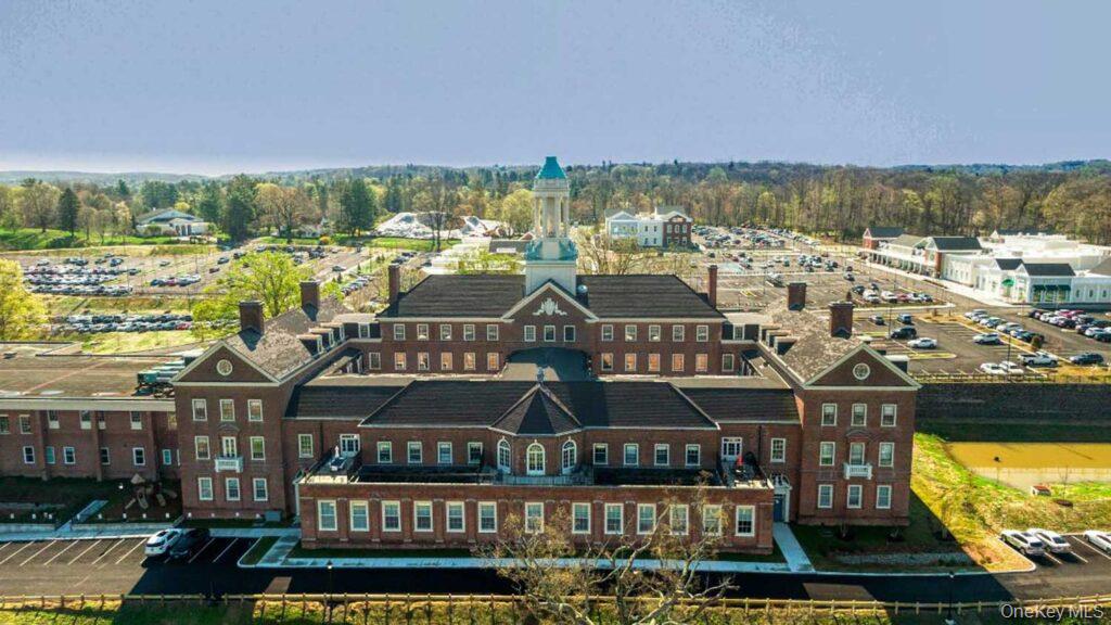 One bedroom plus den apartment the Chappaqua Crossing Community.  Two...