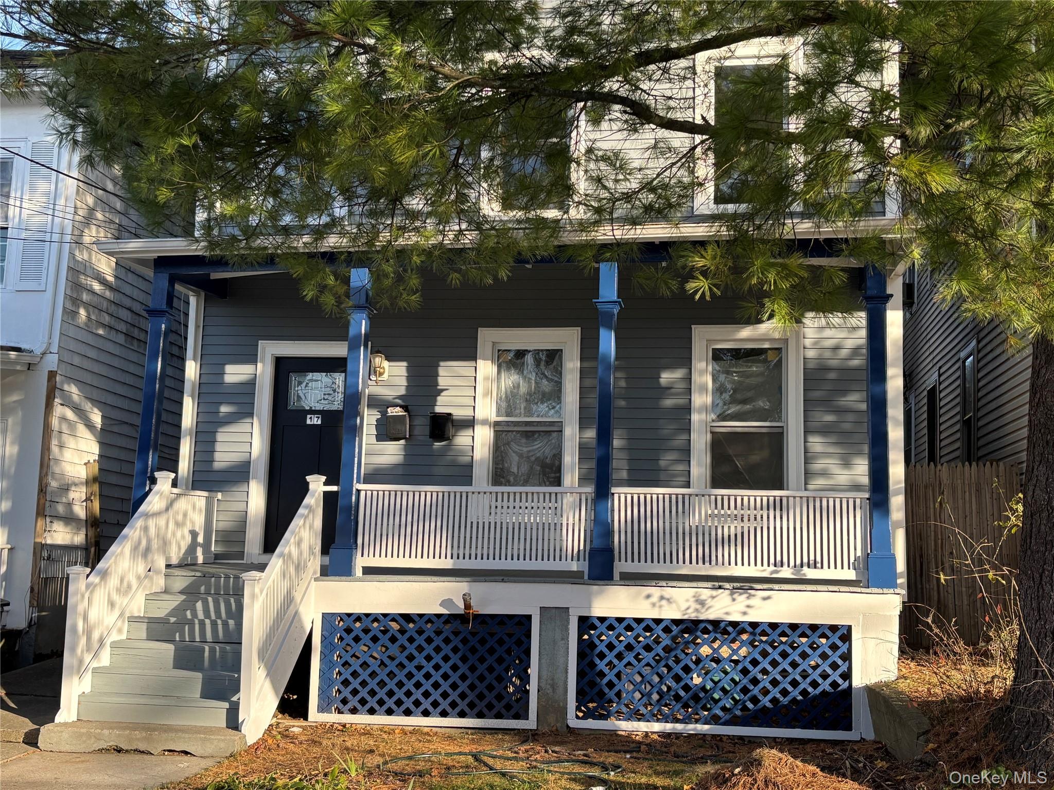 4 Br+Nursury APARTMENT, upper two levels of an Attractive classic Colo...