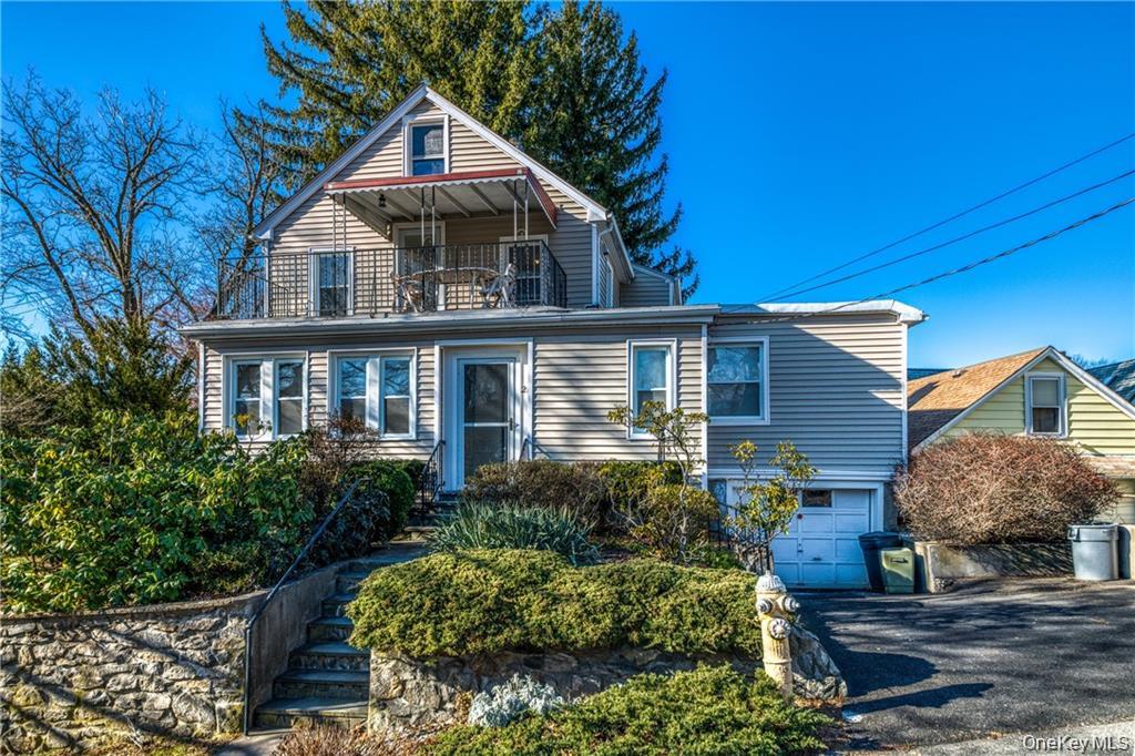 Unique opportunity to rent this bright and sunny top floor 2 bedroom a...