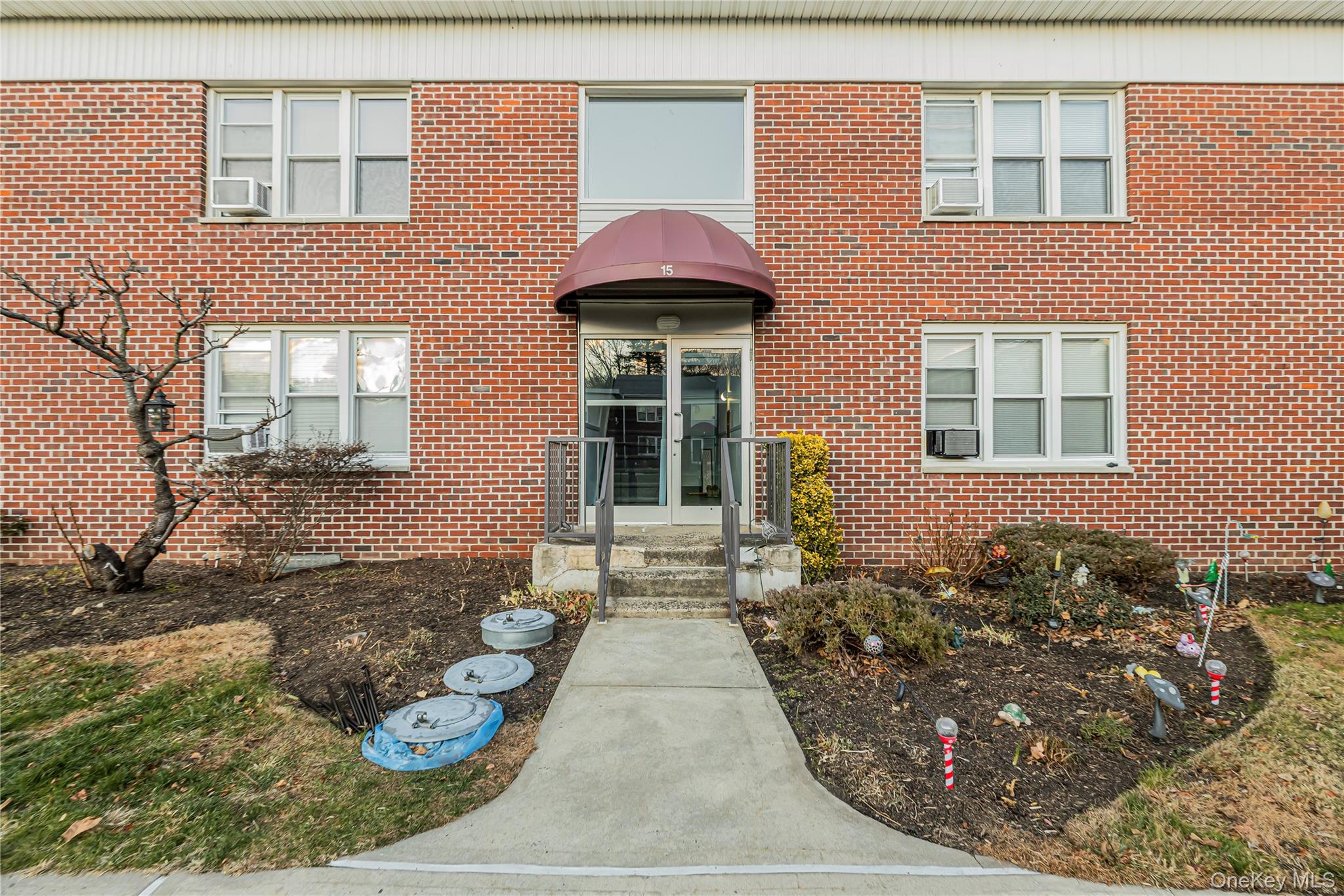 Lovely first floor apartment in the desirable Bryn Mawr Ridge communit...