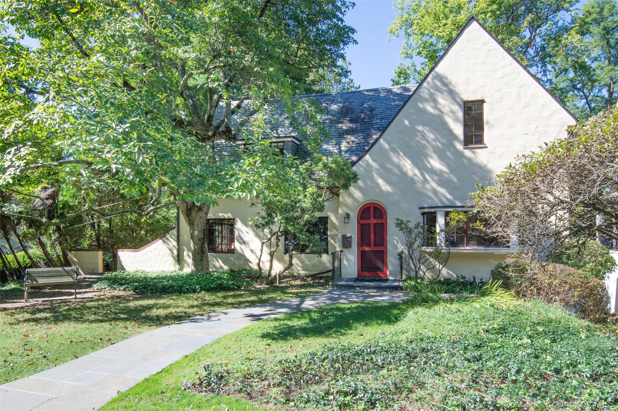 Set in the highly sought-after Riverview Manor neighborhood of Hasting...