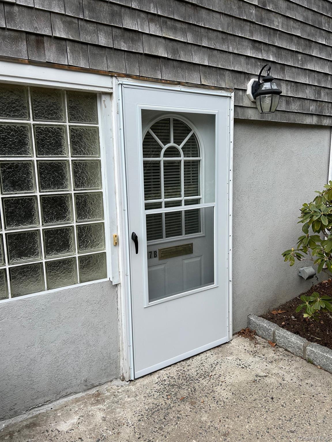 Immaculate  first floor 1 bedroom apartment, updated kitchen and bathr...