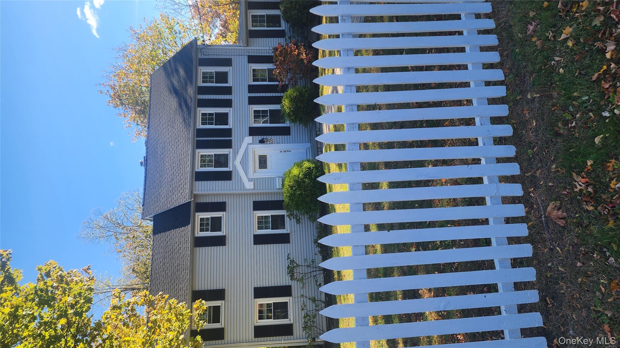 Charming single family house, seated on the beautiful piece partially...