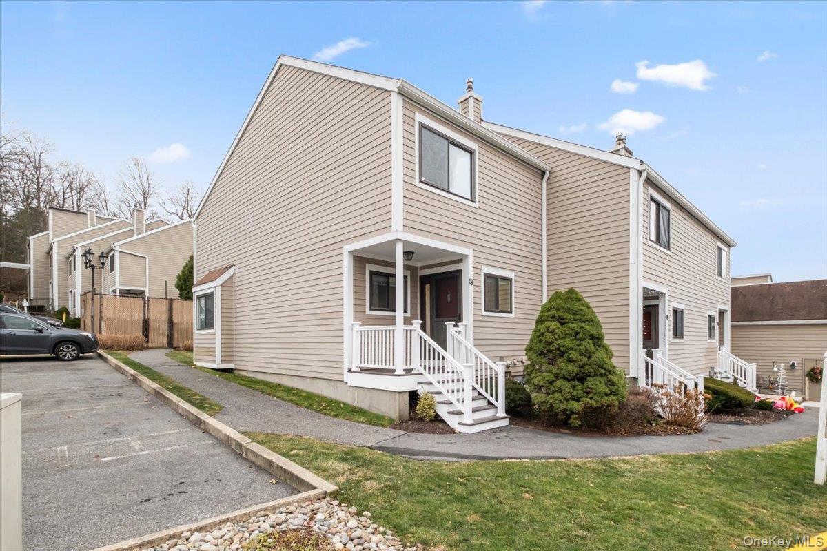 Welcome to this well maintained, spacious tri-level end-unit townhouse...