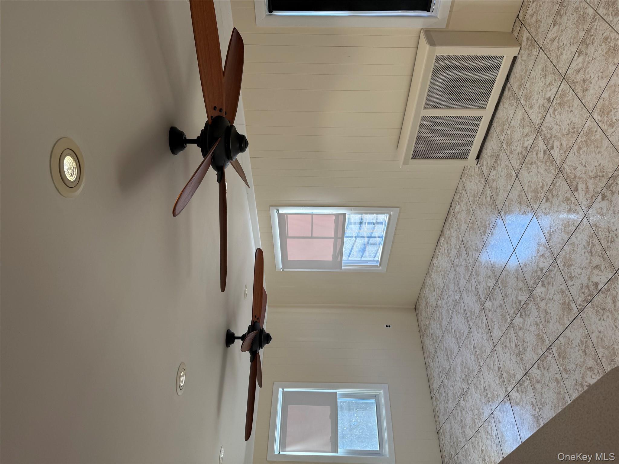 This well maintained apartment offers 2 bedrooms, 1 bath, large dinnin...