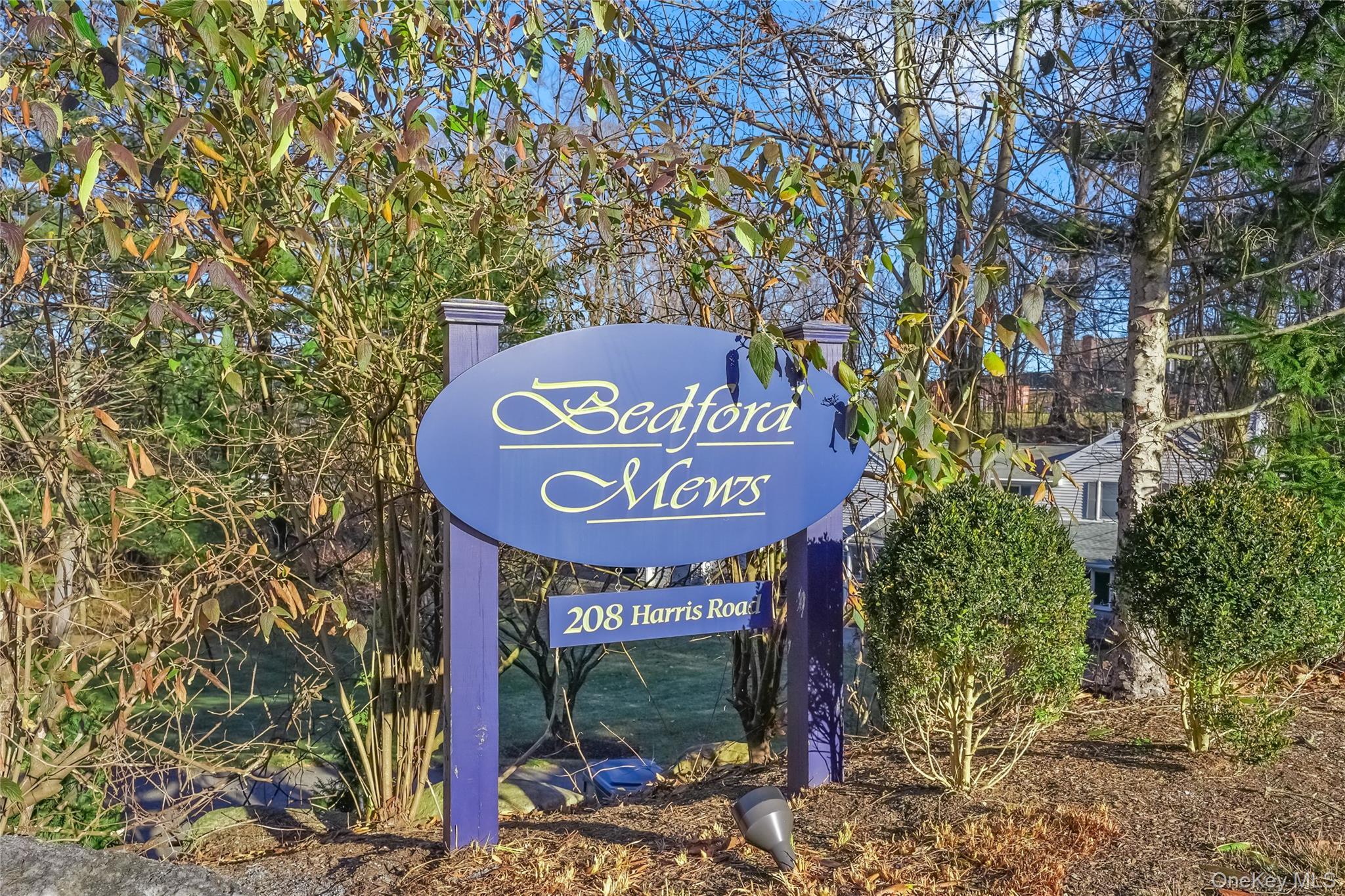 Welcome to the desirable Bedford Mews community! This charming first f...