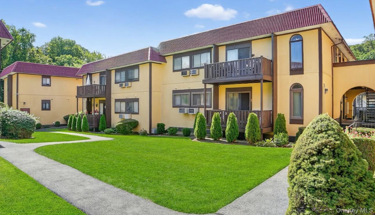 Well-maintained one-bedroom apartment in White Plains offering approxi...