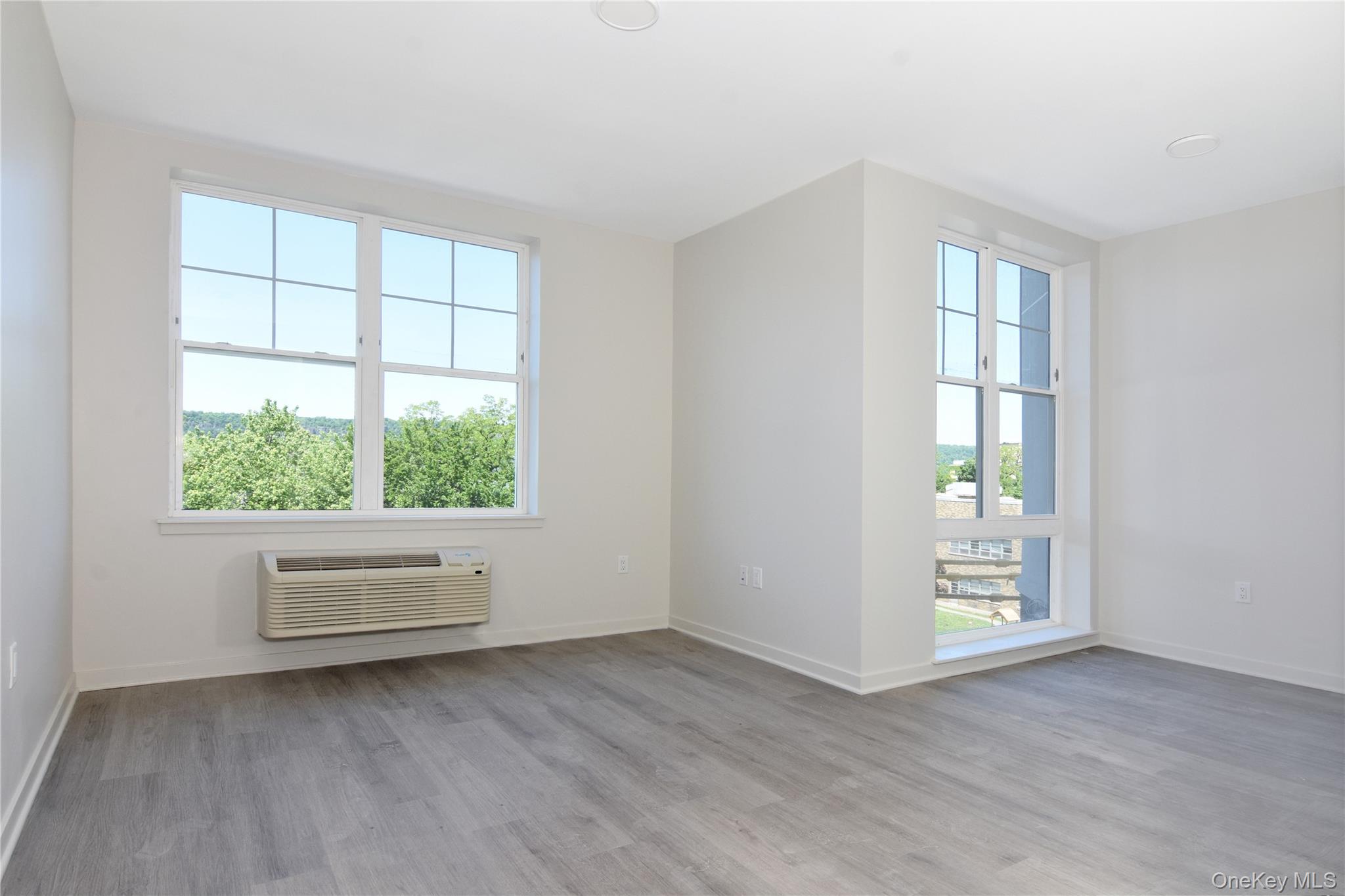 Designed for contemporary lifestyles, Regency on Hudson offers a warm...