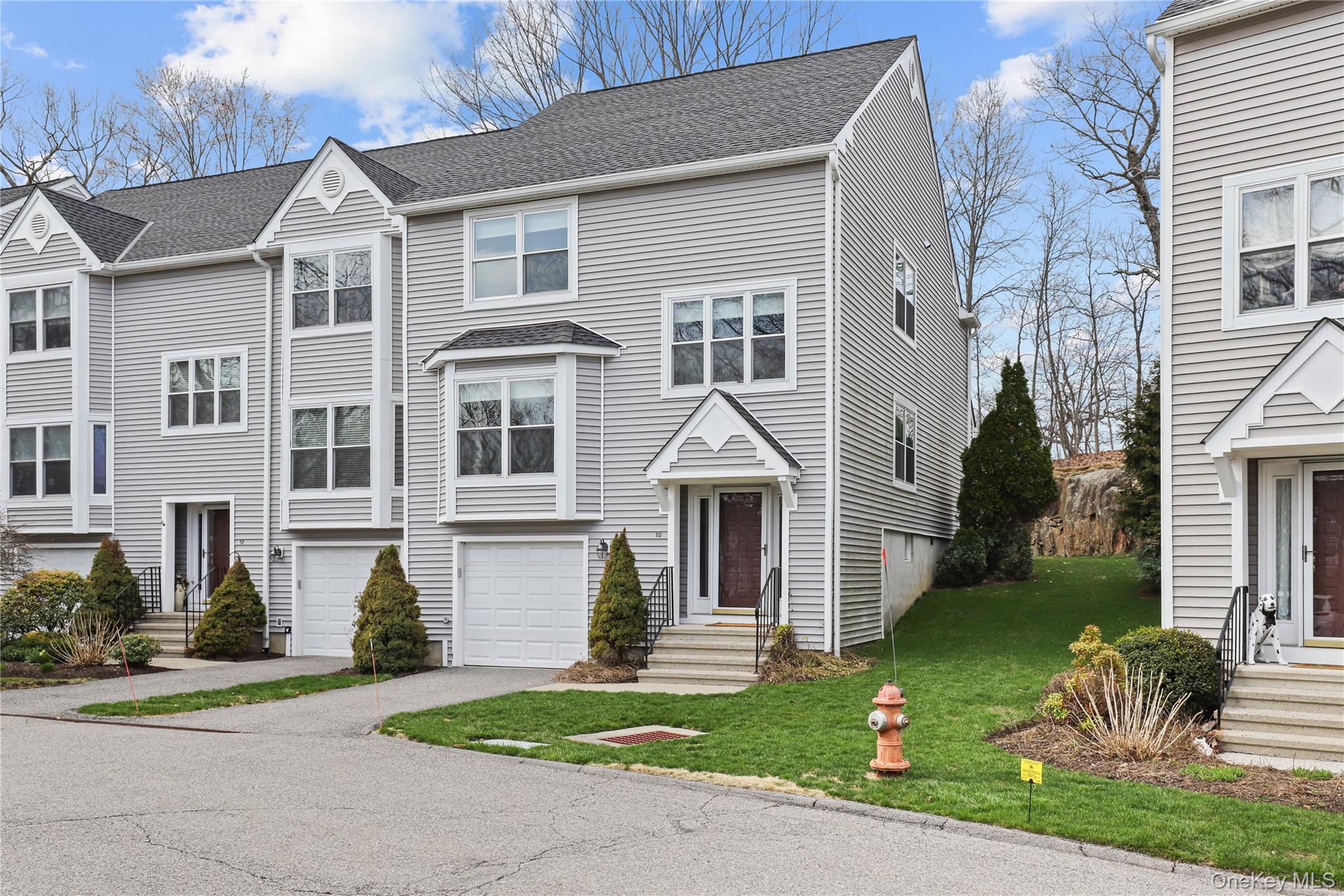 Rare opportunity in desirable Katonah Close in Goldens Bridge—units he...