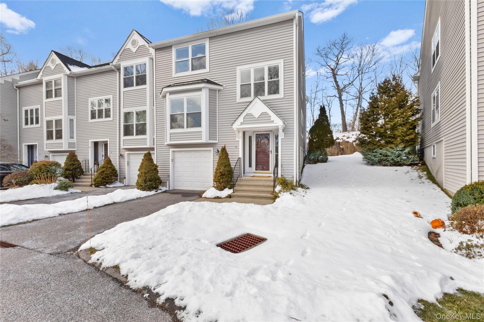 Rare opportunity in desirable Katonah Close in Goldens Bridge—units he...