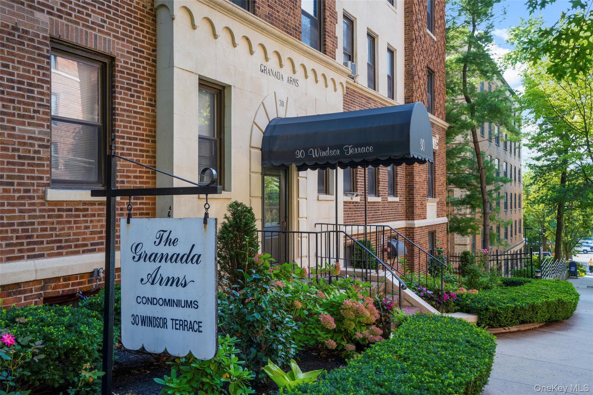 Modern & renovated 2BR/1BA rental in the Granada Arms condo in the hea...