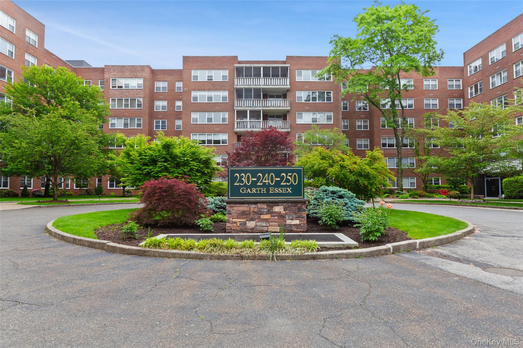 Welcome to Garth Essex.   Enter through a welcoming foyer into a large...