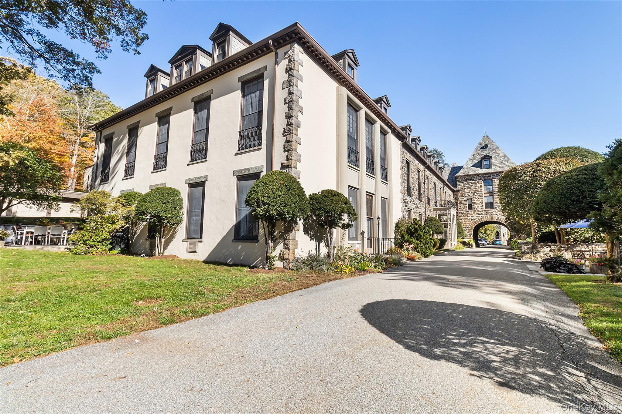 Elegant 1 Bed/1.5 Bath with stunning water views in Valeria, a gorgeou...