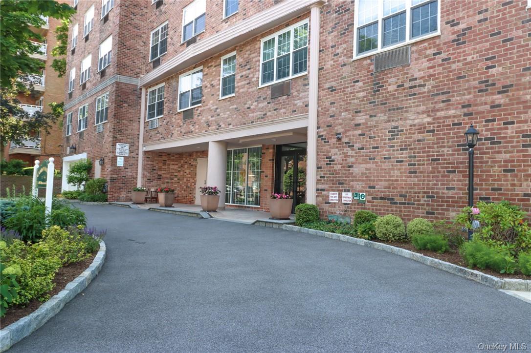 Welcome to The Cameo Manor in White Plains, a charming residence offer...