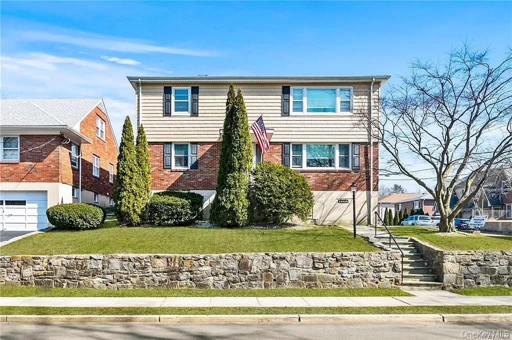 Beautiful and bright 3-bedroom apartment on the second floor of a char...