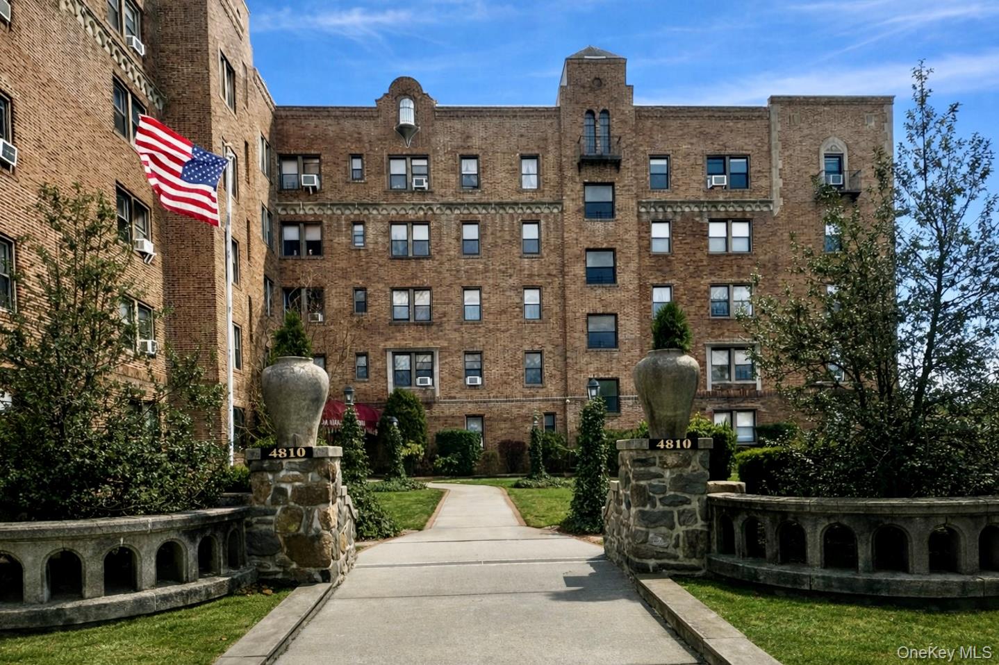 Welcome to Pelham Gardens, a charming and beautifully maintained pre-w...