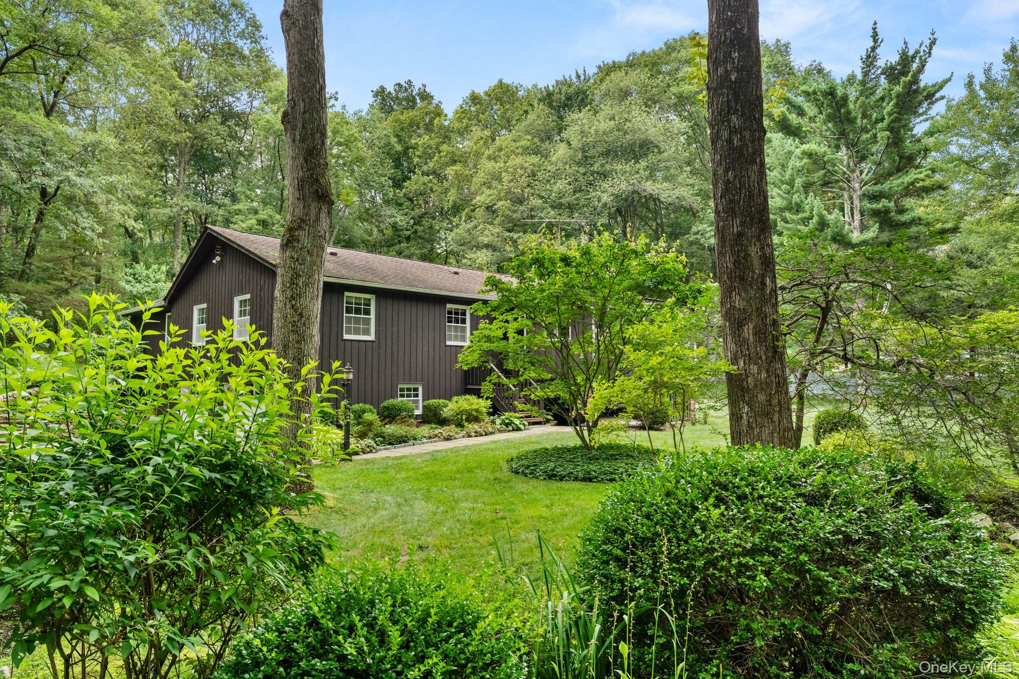 A Picture-Perfect Oasis on 3.46 Private Acres in South Salem!
Welcome...
