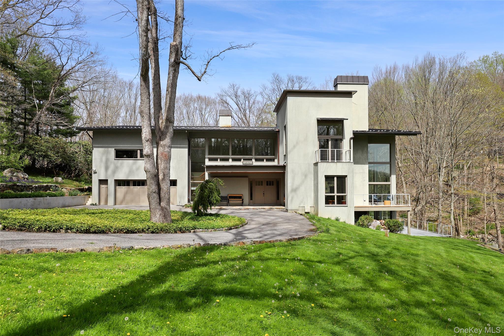 Welcome to your picturesque and dream rental, with breathtaking fallin...