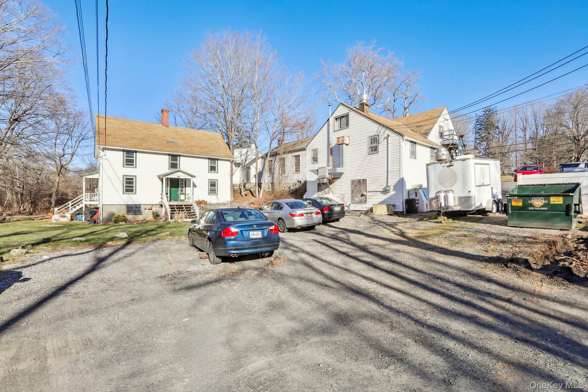 Parcel of 4 Properties: Deli plus 2 Family House, 4 bedroom house w/de...